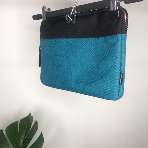 🔴SOLD🔴 Herschel Anchor Sleeve for iPad Air/ iPad Case - Picture 4 of 7